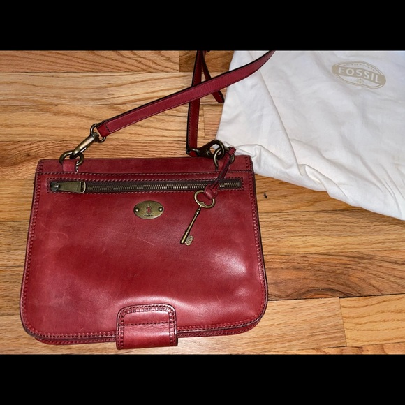 Vintage Fossil Red Leather Keyhole Crossbody Satchel - Picture 8 of 10